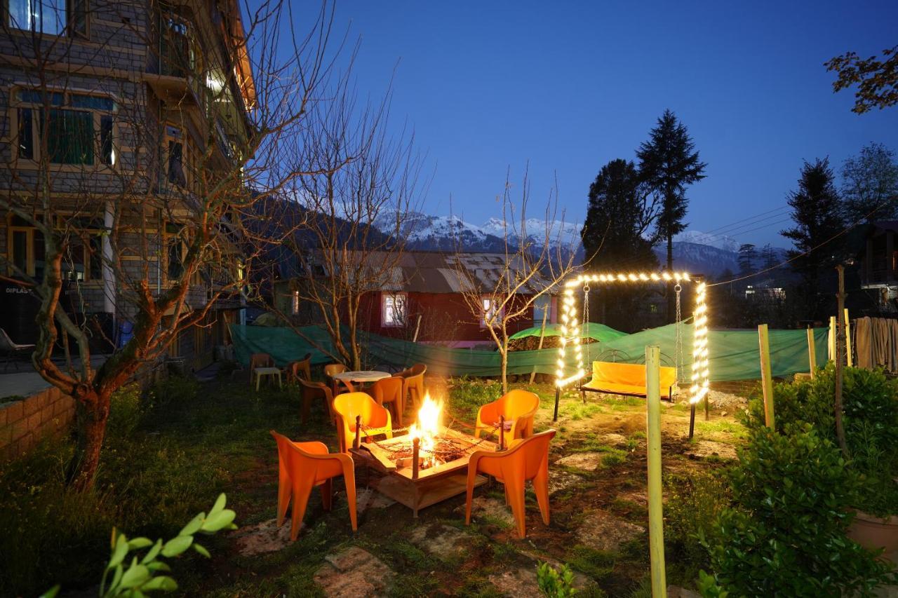 Woods Villa- A Luxury Mountains View Cottages Manāli Kültér fotó