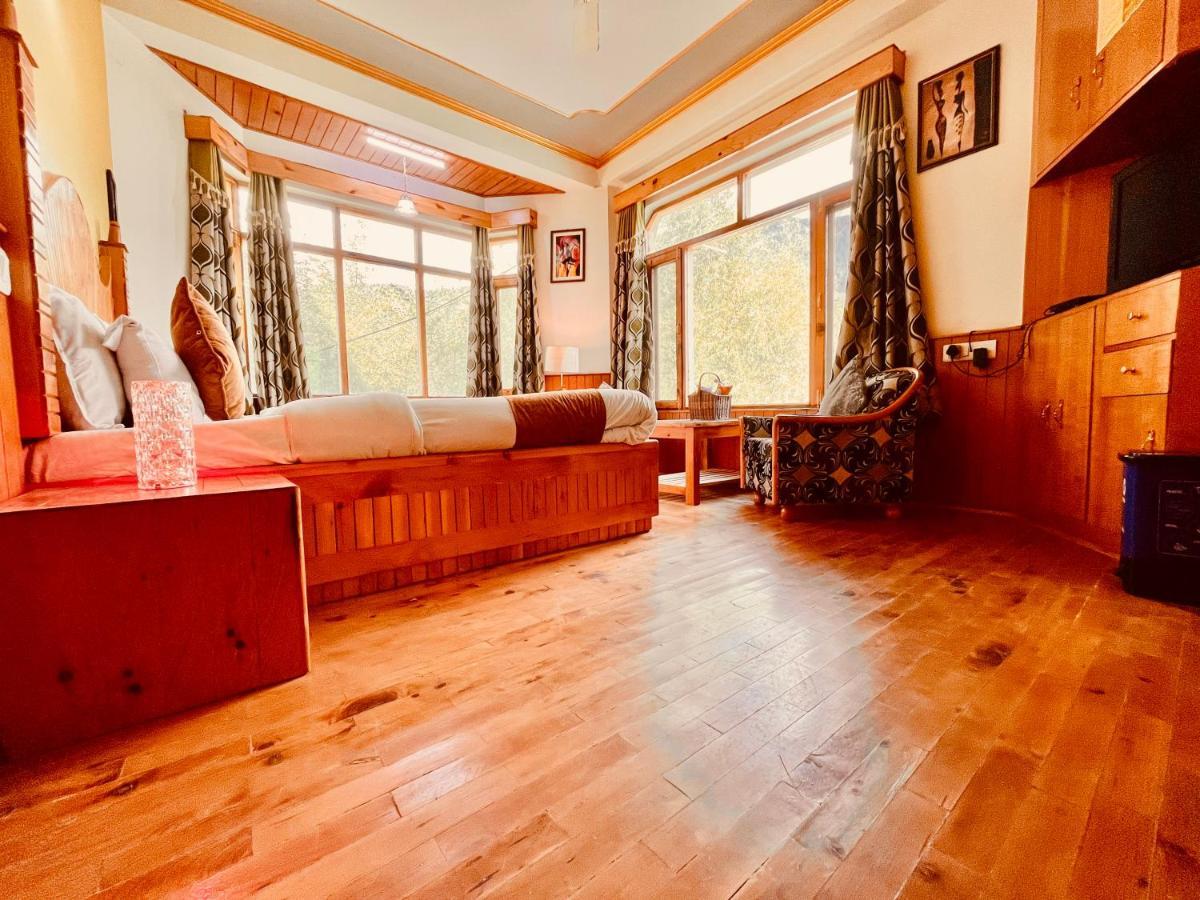 Woods Villa- A Luxury Mountains View Cottages Manāli Kültér fotó