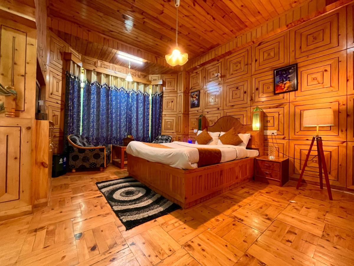 Woods Villa- A Luxury Mountains View Cottages Manāli Kültér fotó