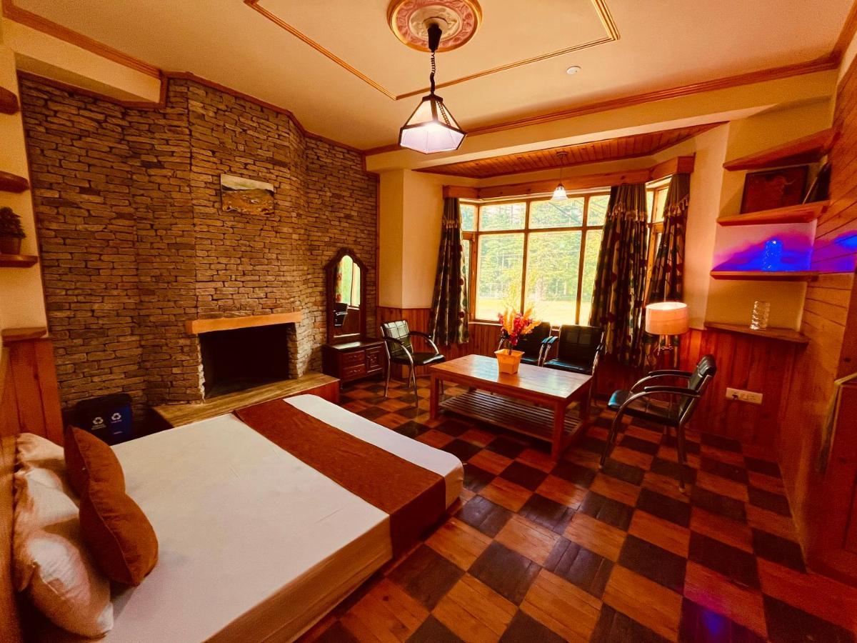 Woods Villa- A Luxury Mountains View Cottages Manāli Kültér fotó