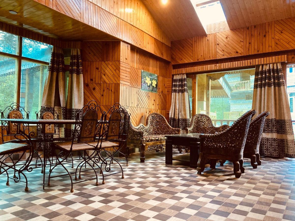 Woods Villa- A Luxury Mountains View Cottages Manāli Kültér fotó
